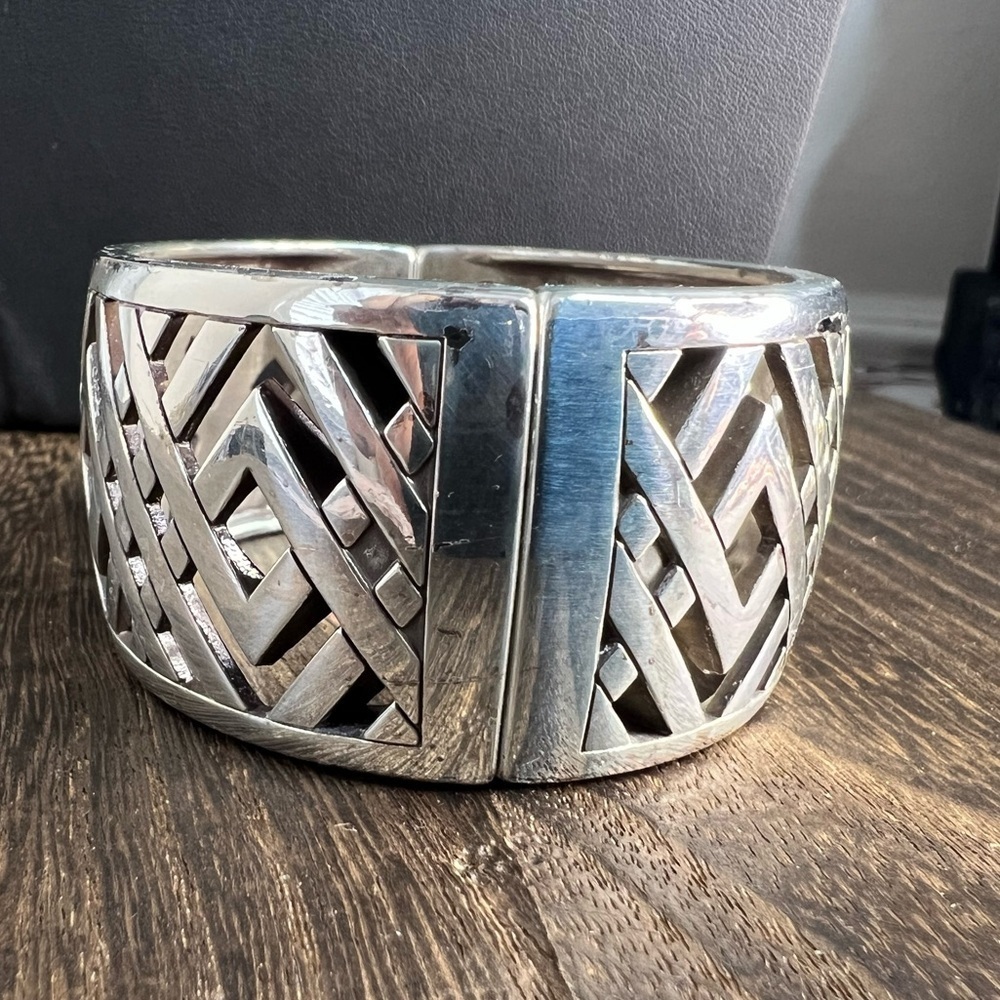 Brighton Chevron Pattern Silver Toned Oval Shaped Clamper Bracelet 6.5” B32 - Picture 3 of 4
